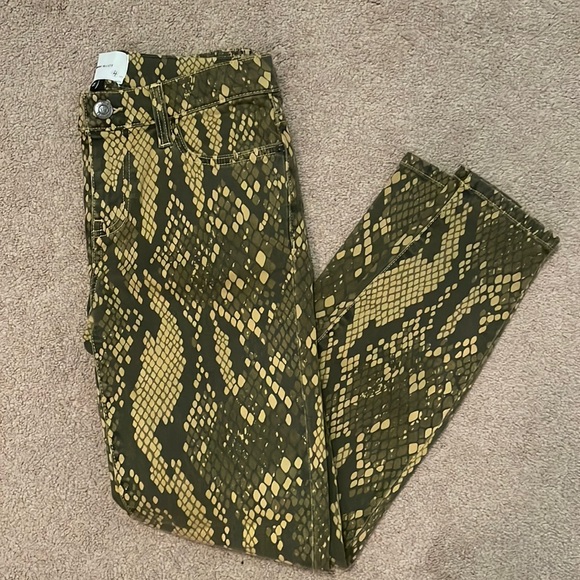 Current Elliot Stiletto Jeans in Large Burmese Python - Picture 6 of 9